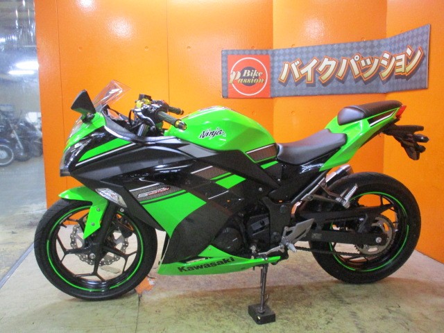 反対側もこの通り状態グッド！！ハンドル以外は純正フルノーマル車！ビギナーにもお勧めの一台ですよ！！